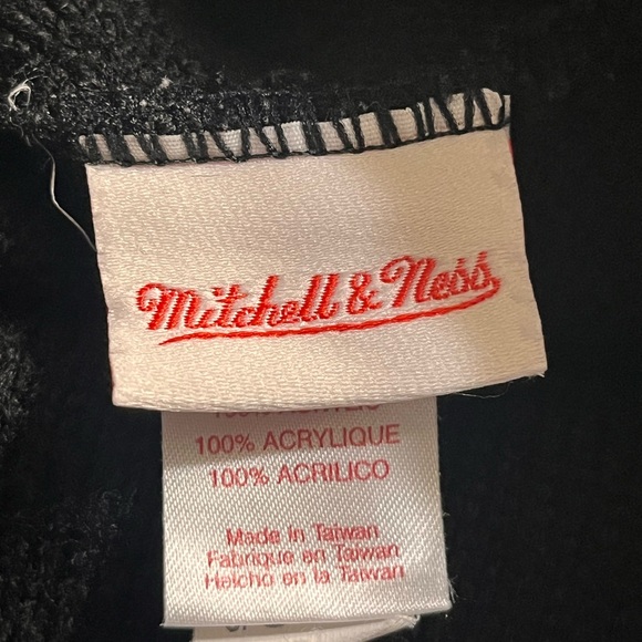 Mitchell & Ness NBA Houston Rockets Knit Pom Winter Hat Beanie. - Picture 3 of 6